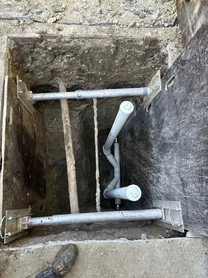 Experienced plumber completing Drain Cleaning work in Franklin Park